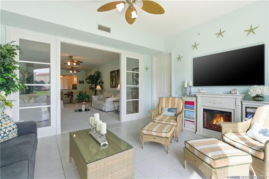 1 Harbour Isle Drive E 104