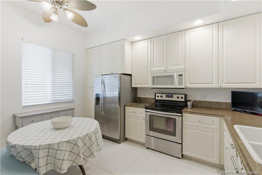 1 Harbour Isle Drive E 104
