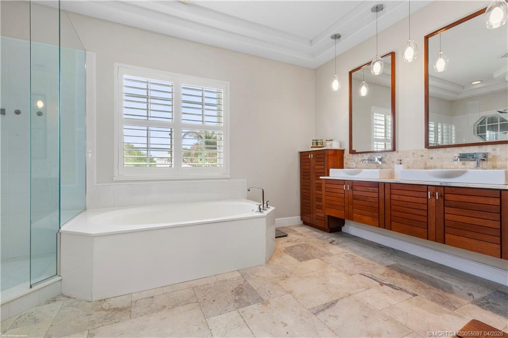 5661 SW Orchid Bay Drive