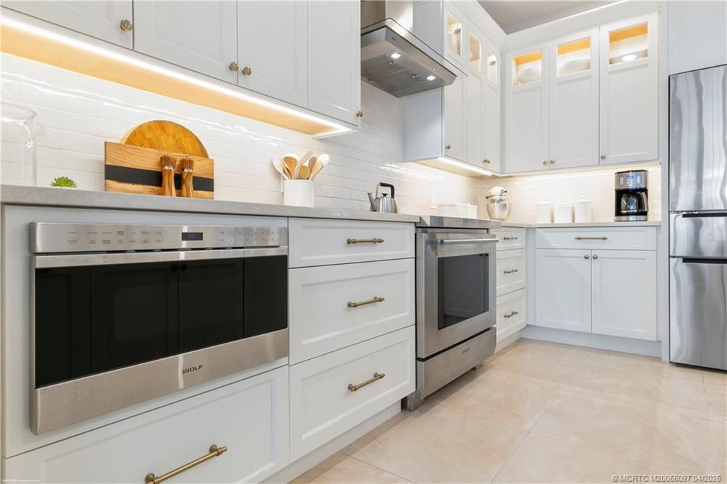 5661 SW Orchid Bay Drive