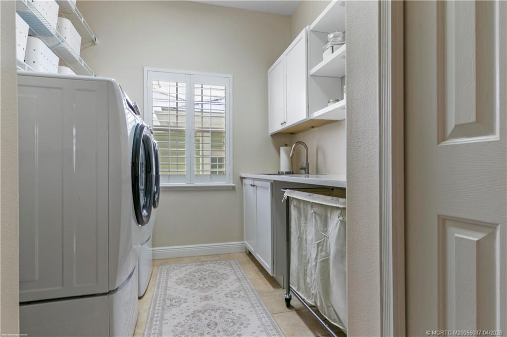 5661 SW Orchid Bay Drive