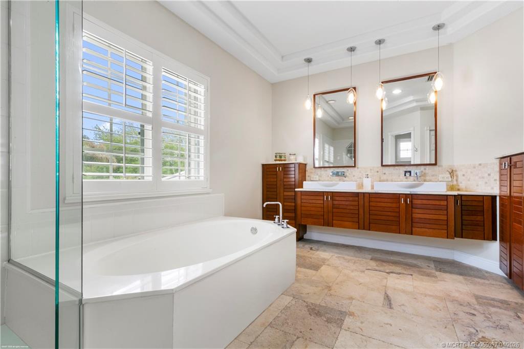 5661 SW Orchid Bay Drive