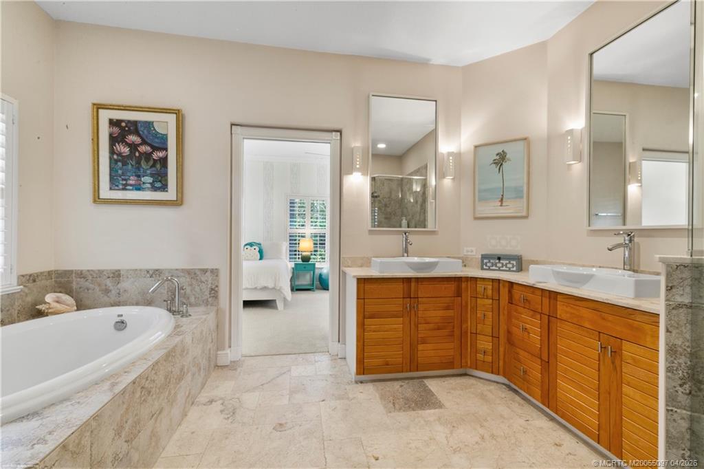 5661 SW Orchid Bay Drive