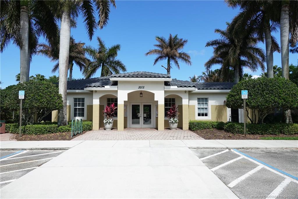 3041 SE Lexington Lakes Drive 104