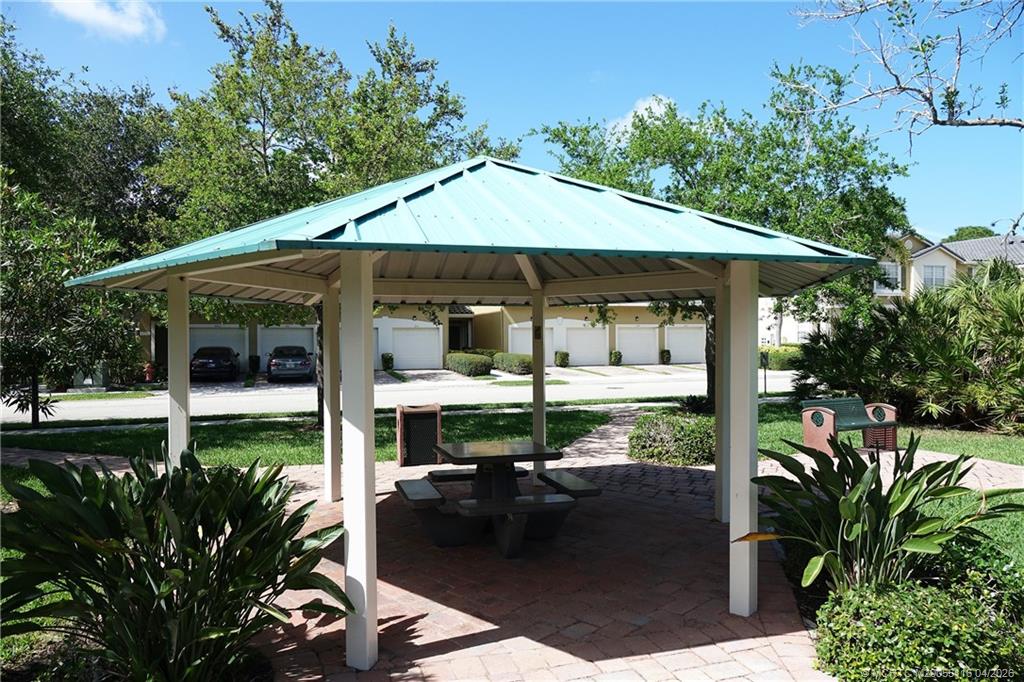 3041 SE Lexington Lakes Drive 104