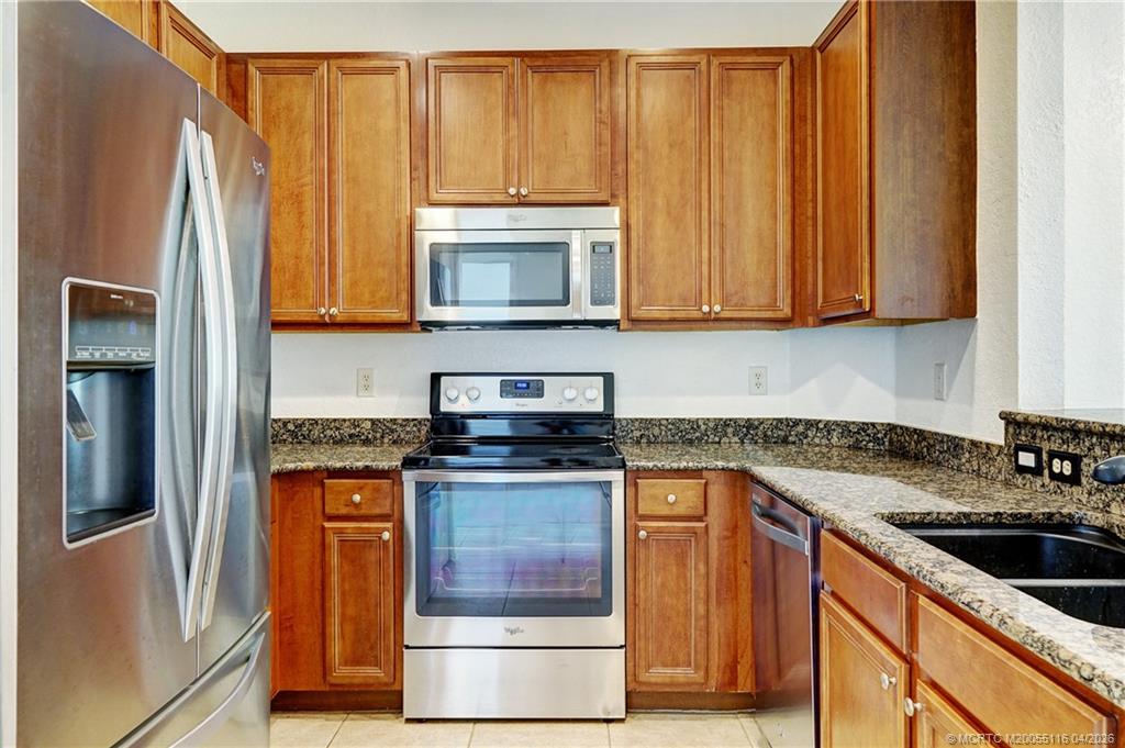 3041 SE Lexington Lakes Drive 104