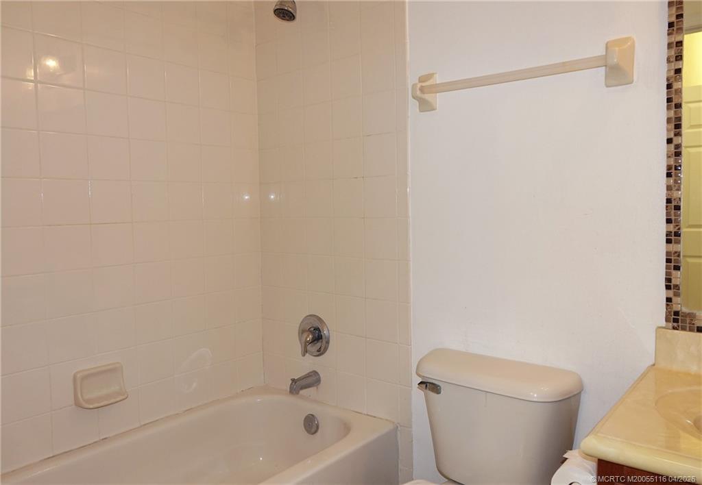 3041 SE Lexington Lakes Drive 104