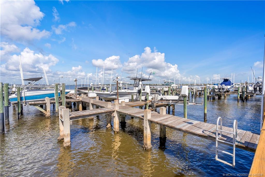 150 SE Four Winds Drive B401