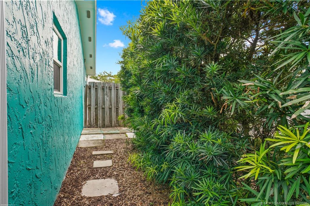 1114 NE Orange Avenue