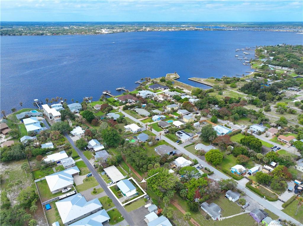 1114 NE Orange Avenue