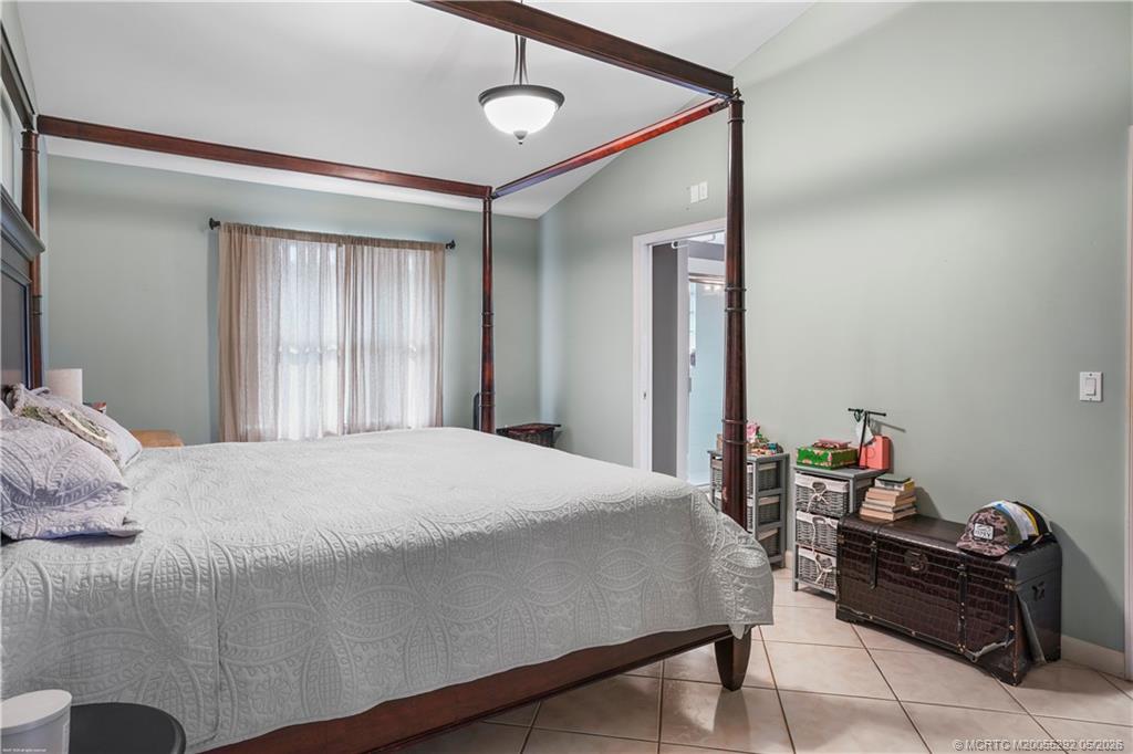 896 SW 34th Terrace