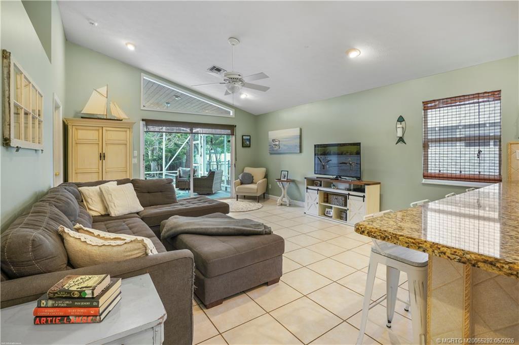896 SW 34th Terrace