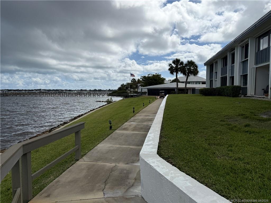 175 SE Saint Lucie Blvd H207