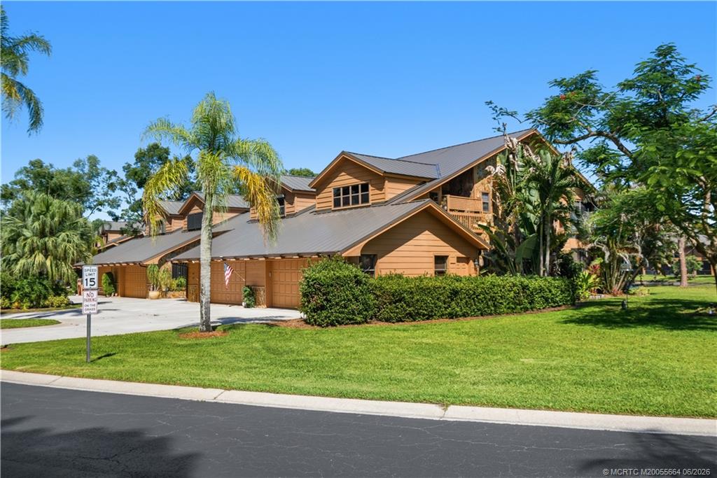 102 SE Crestwood Circle