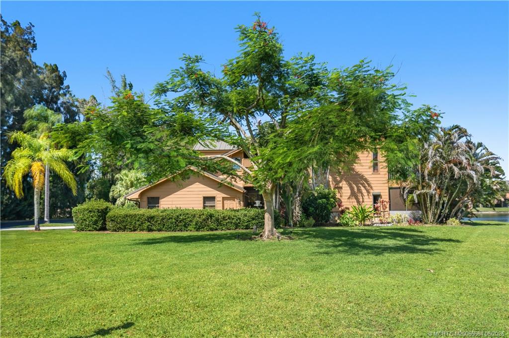 102 SE Crestwood Circle
