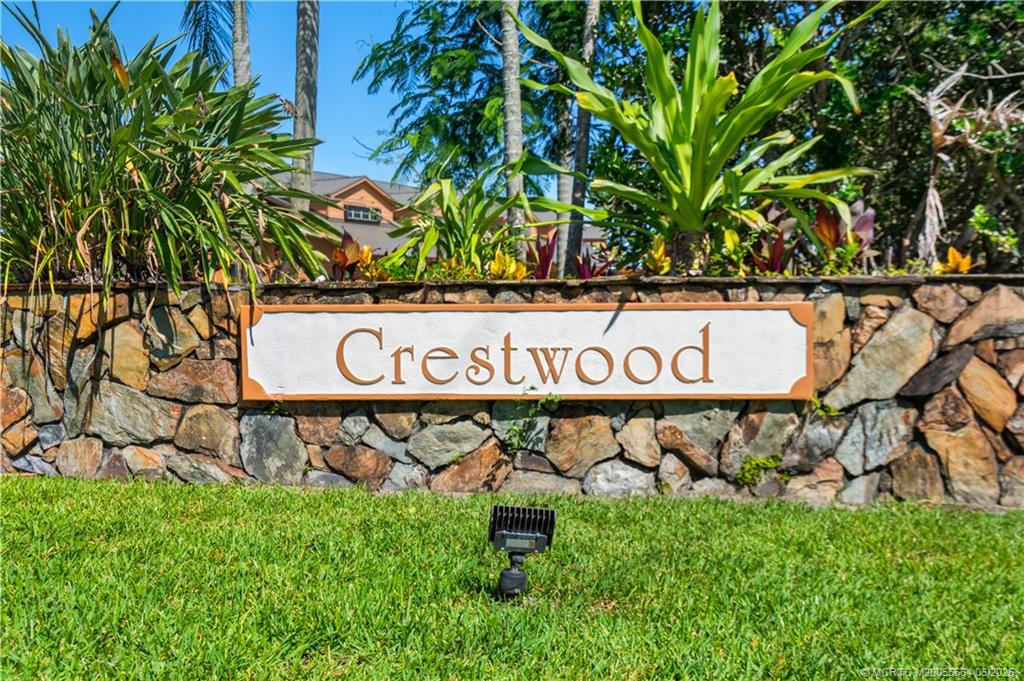 102 SE Crestwood Circle