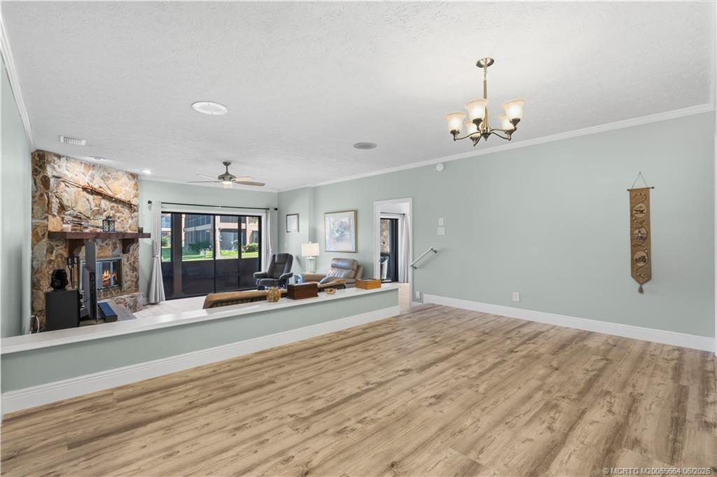 102 SE Crestwood Circle
