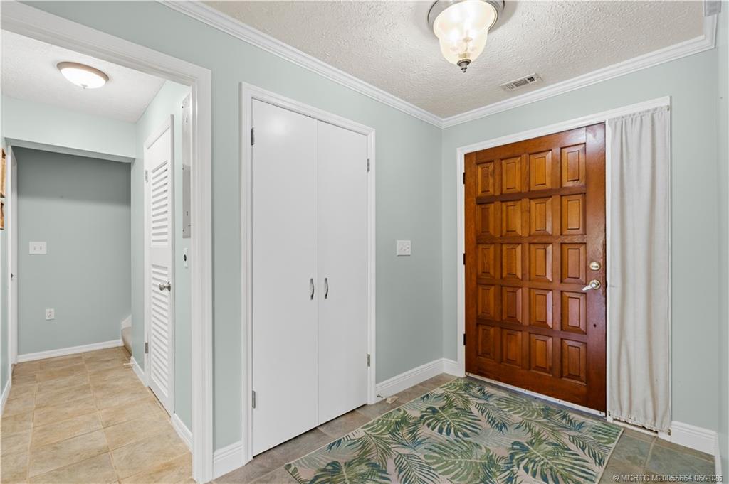 102 SE Crestwood Circle