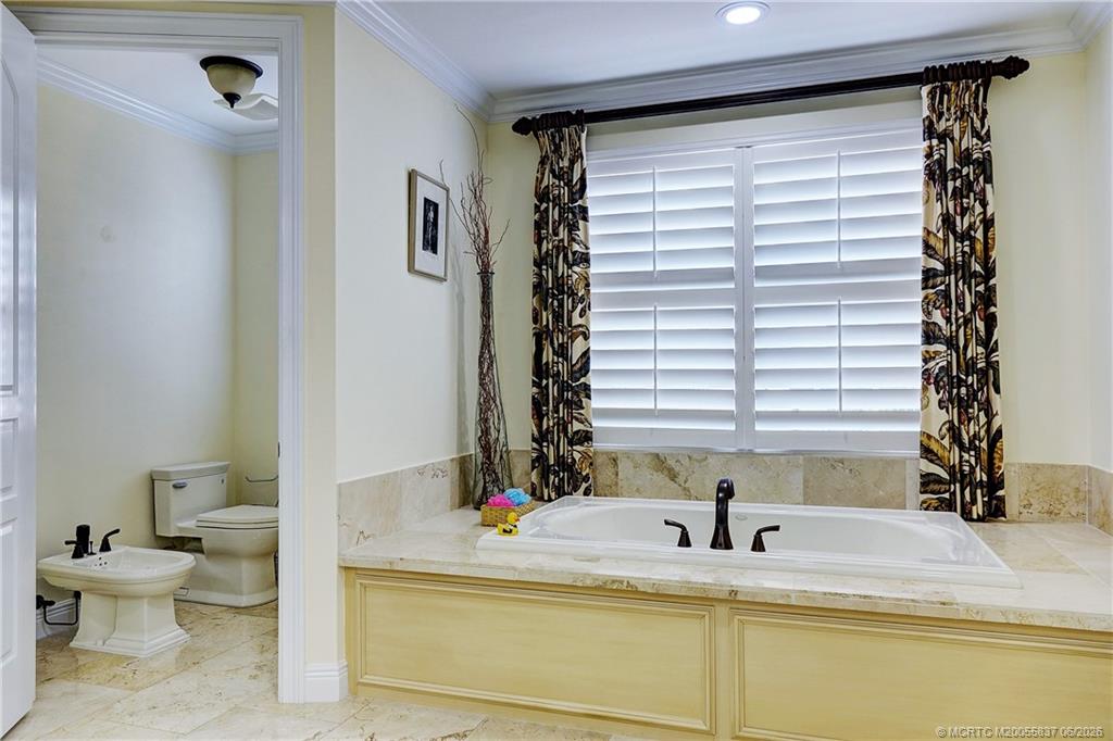 1532 NE Outrigger Landings Drive