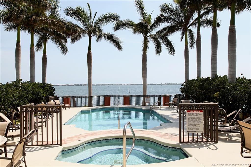 1532 NE Outrigger Landings Drive