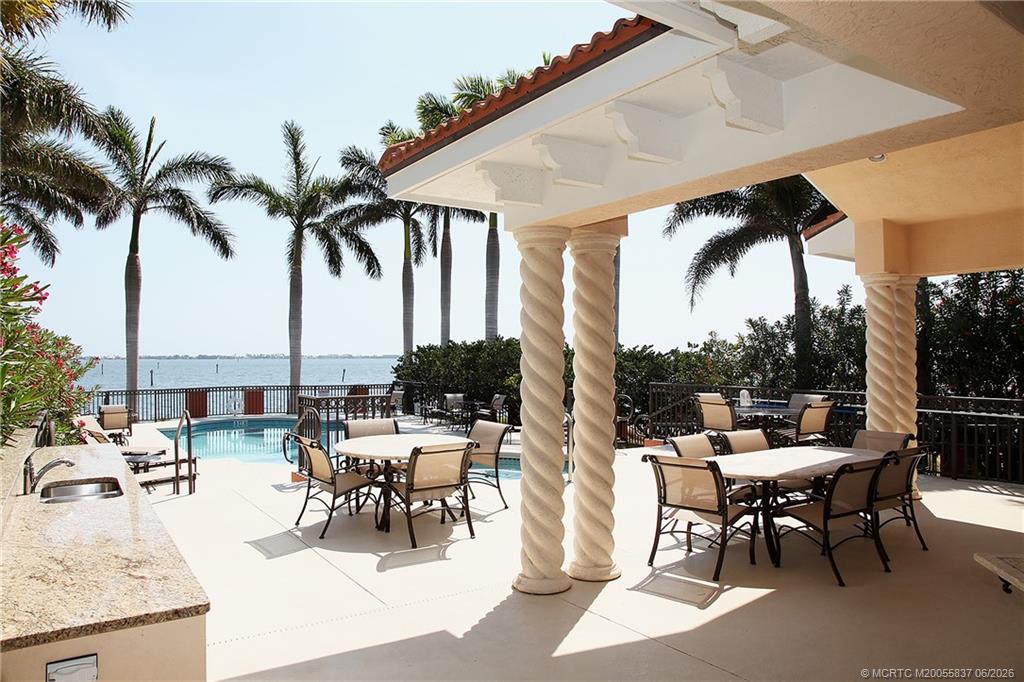 1532 NE Outrigger Landings Drive