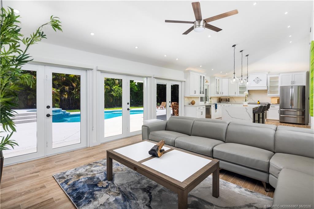 10 Ridgeland Drive