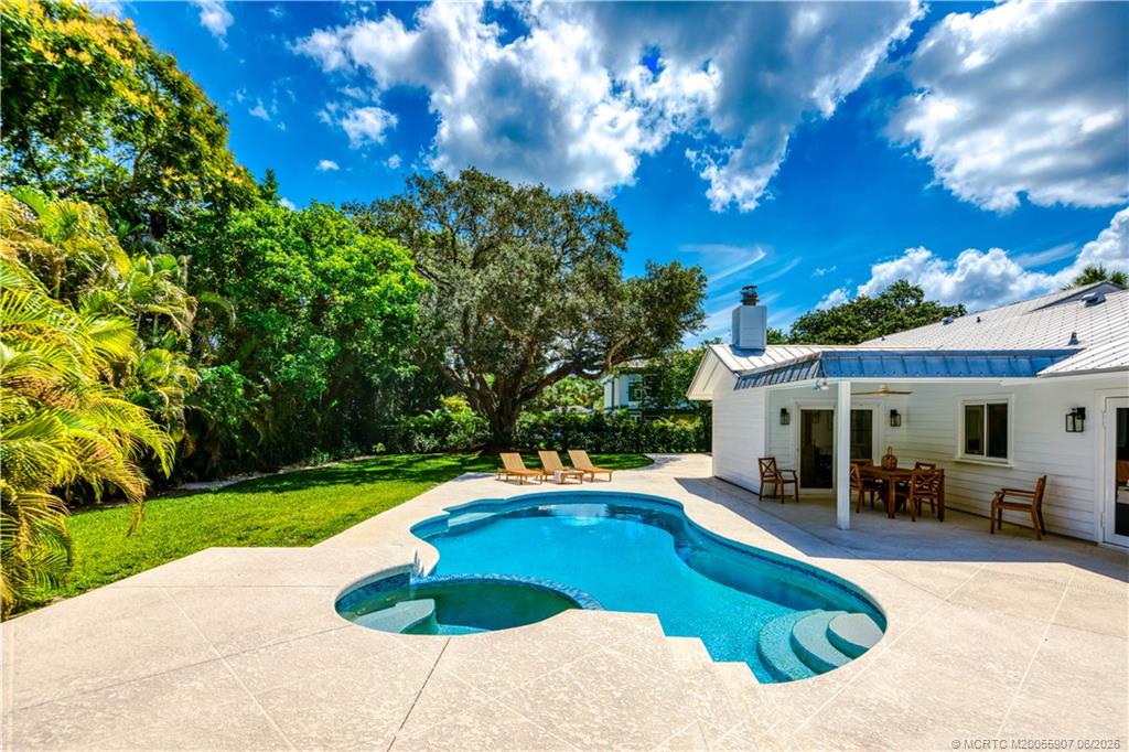 10 Ridgeland Drive