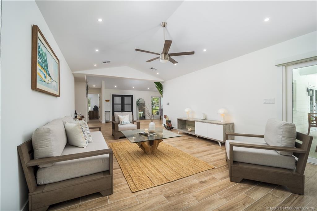 10 Ridgeland Drive