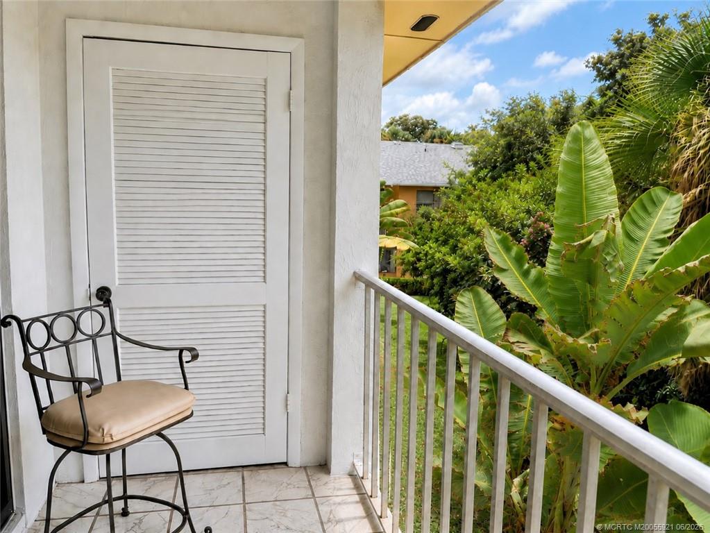 615 NW Oleander Street 202