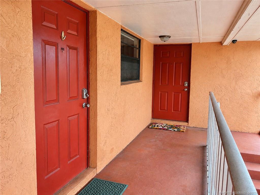 615 NW Oleander Street 202