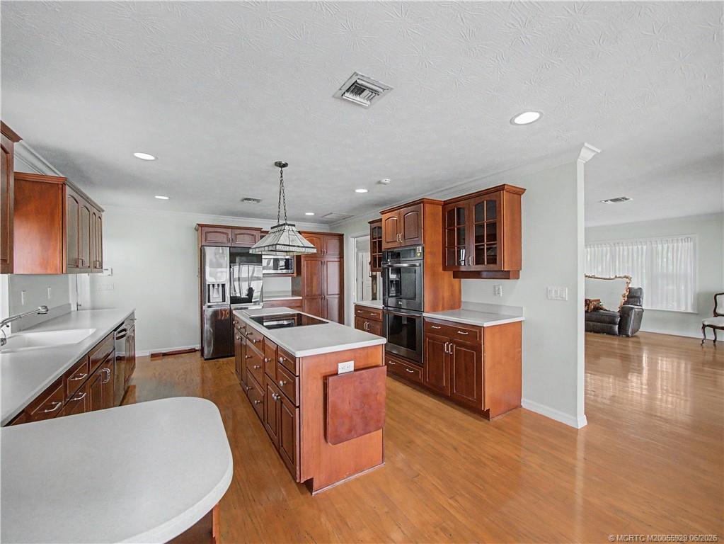 1910 NW Cove Circle
