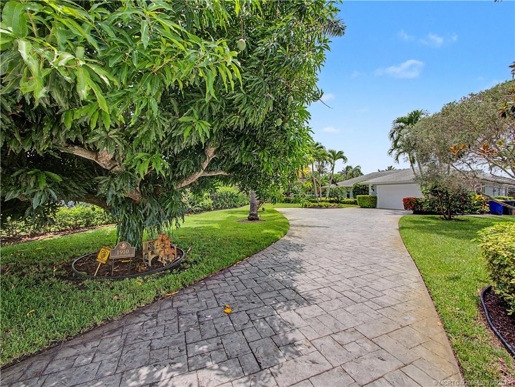 1910 NW Cove Circle