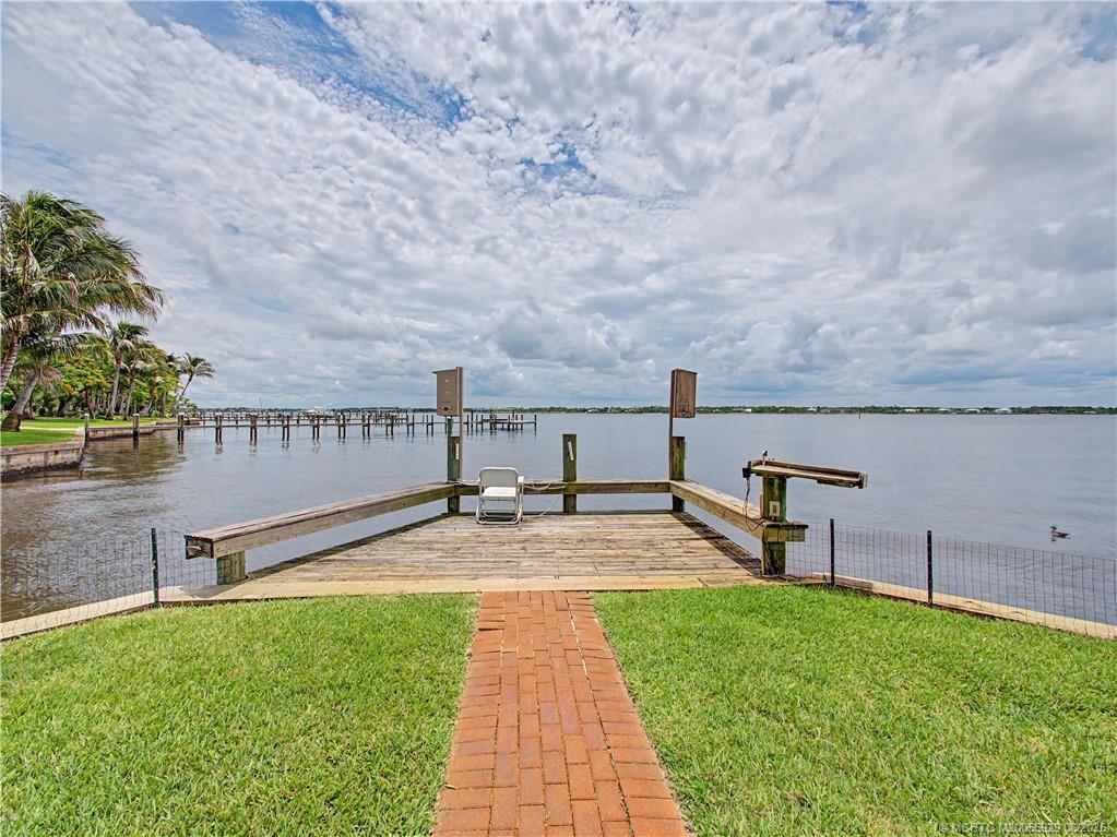 1910 NW Cove Circle