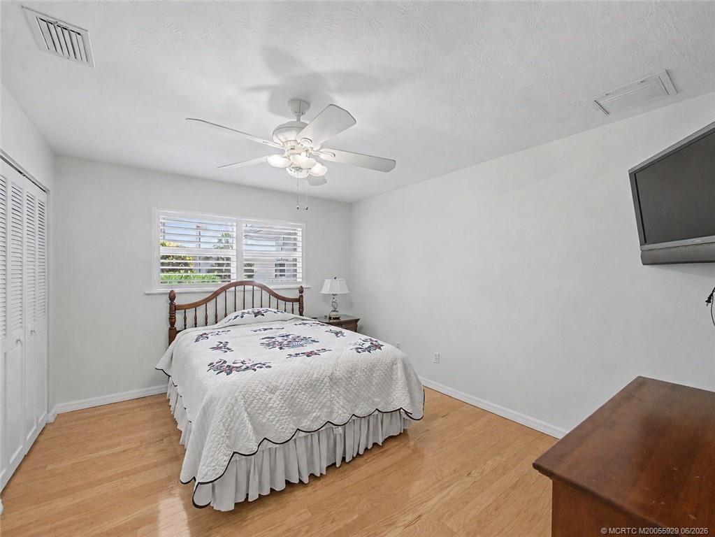 1910 NW Cove Circle
