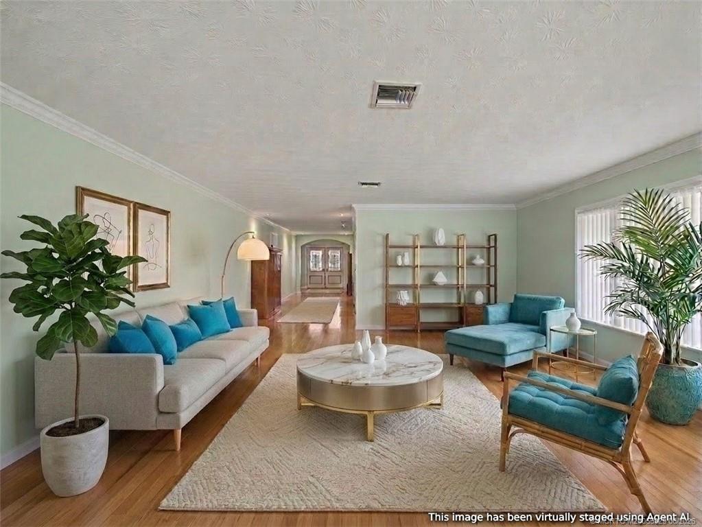 1910 NW Cove Circle