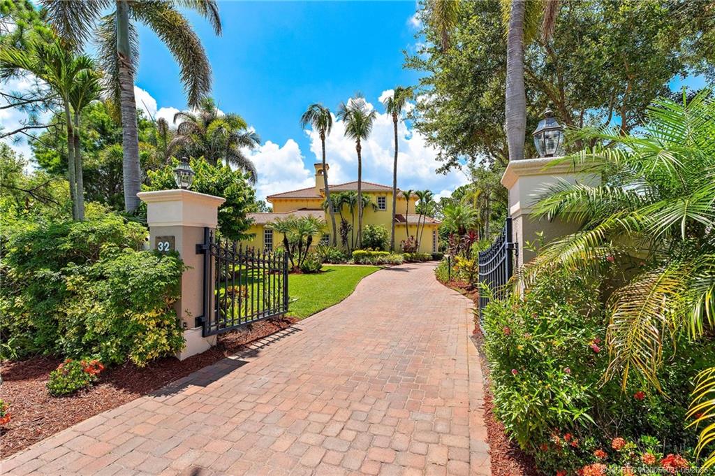 32 SW Wiregrass Ct