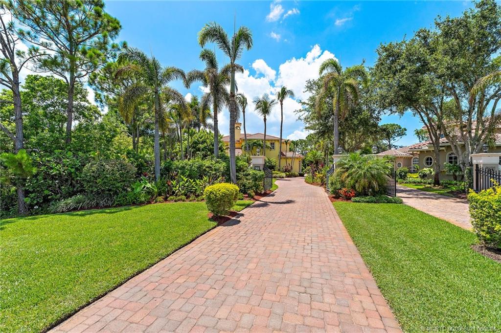32 SW Wiregrass Ct
