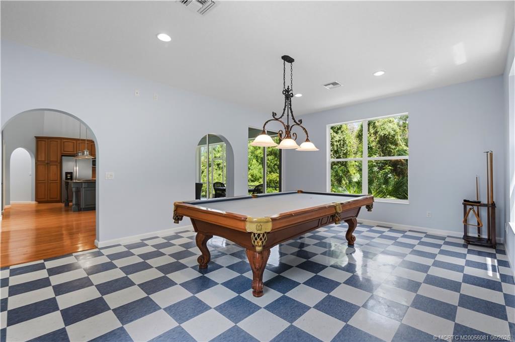 1859 NE Victorian Lane