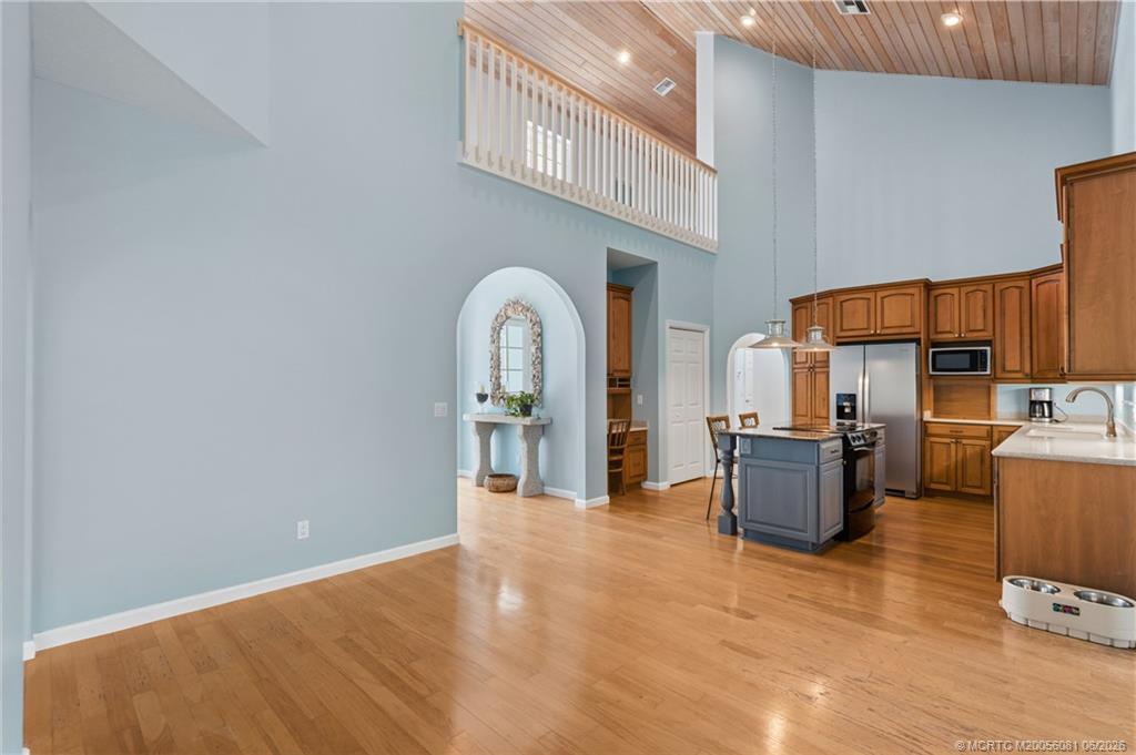 1859 NE Victorian Lane