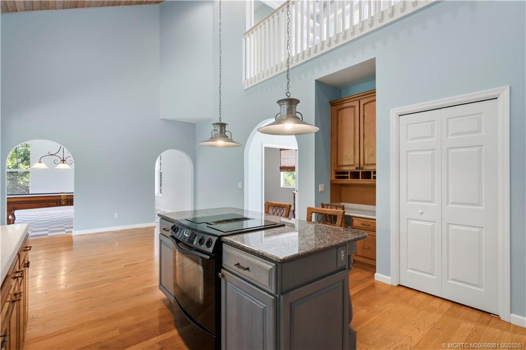 1859 NE Victorian Lane