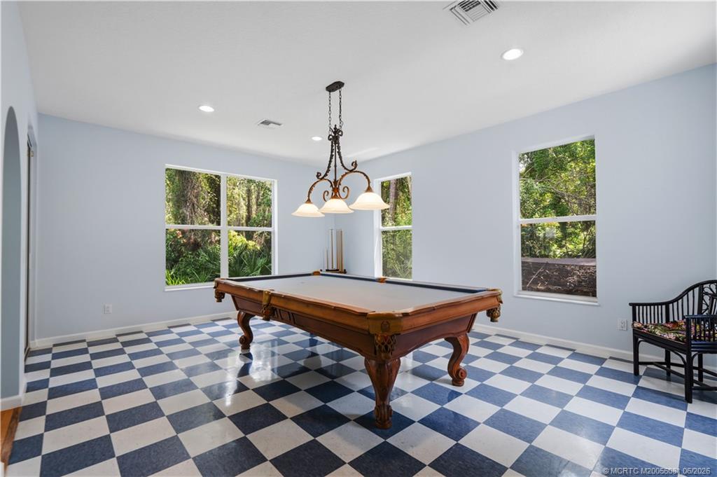 1859 NE Victorian Lane