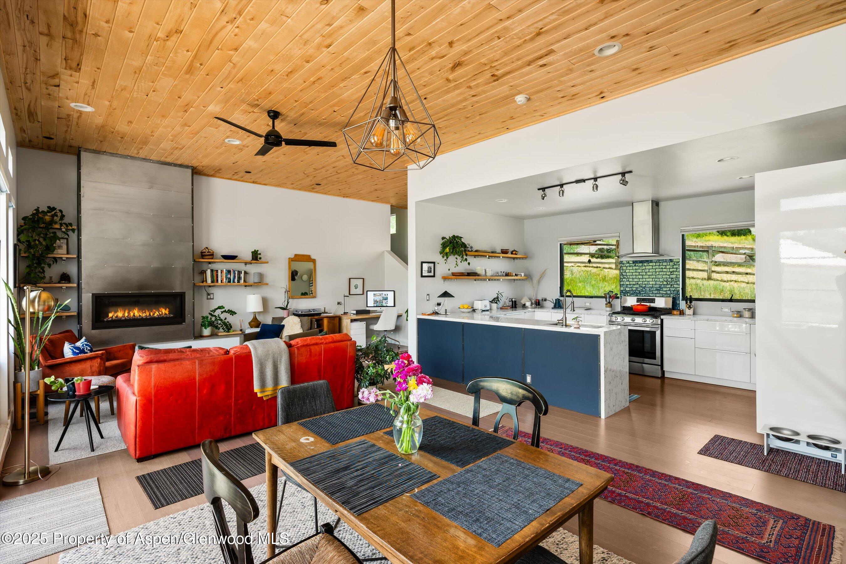 442 Silver King Court