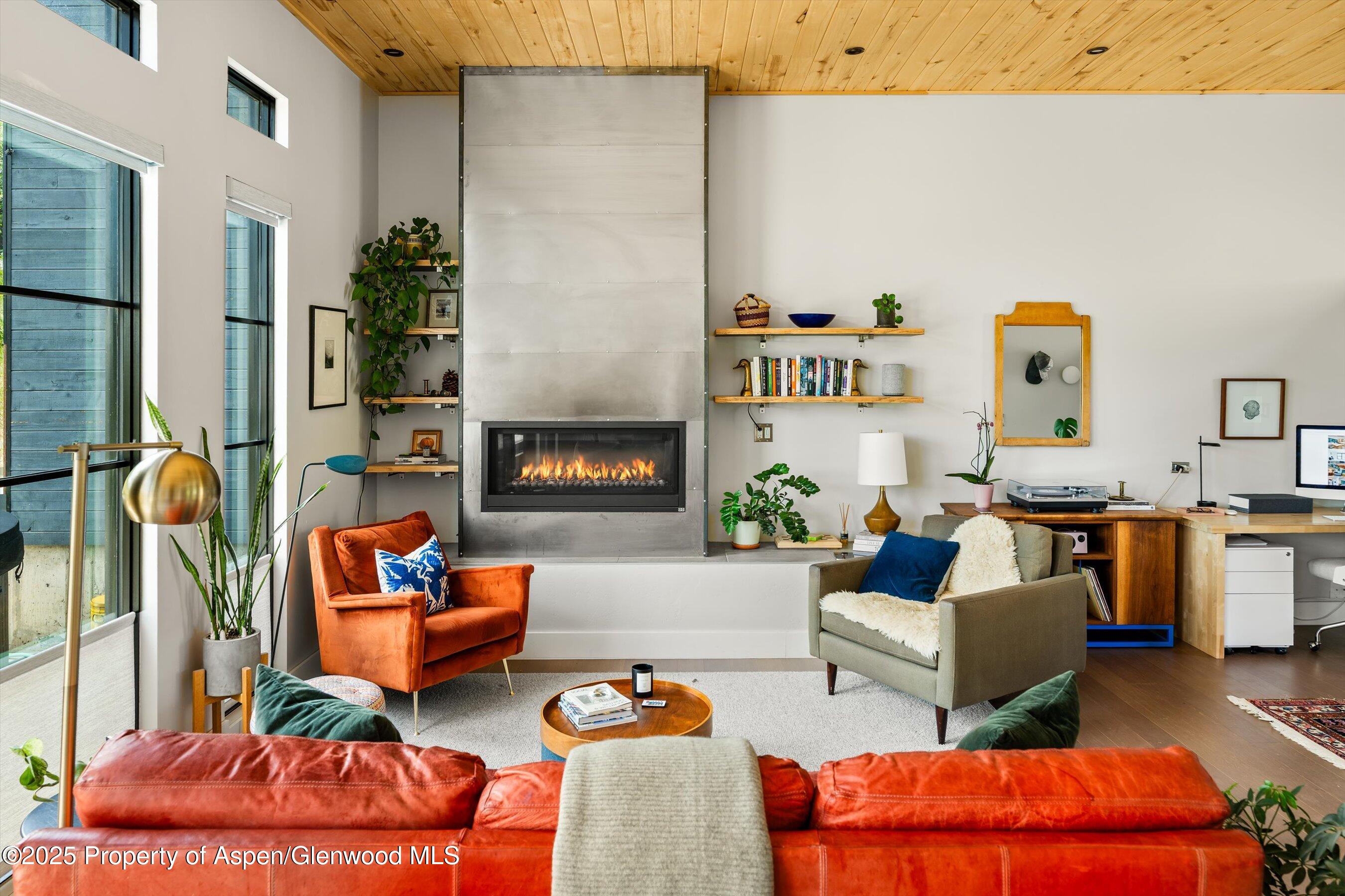 442 Silver King Court