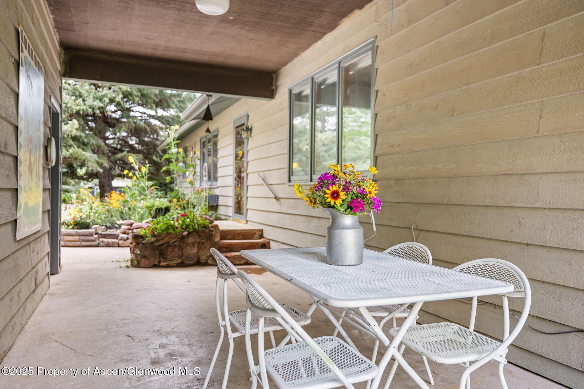 283 MEADOW Lane