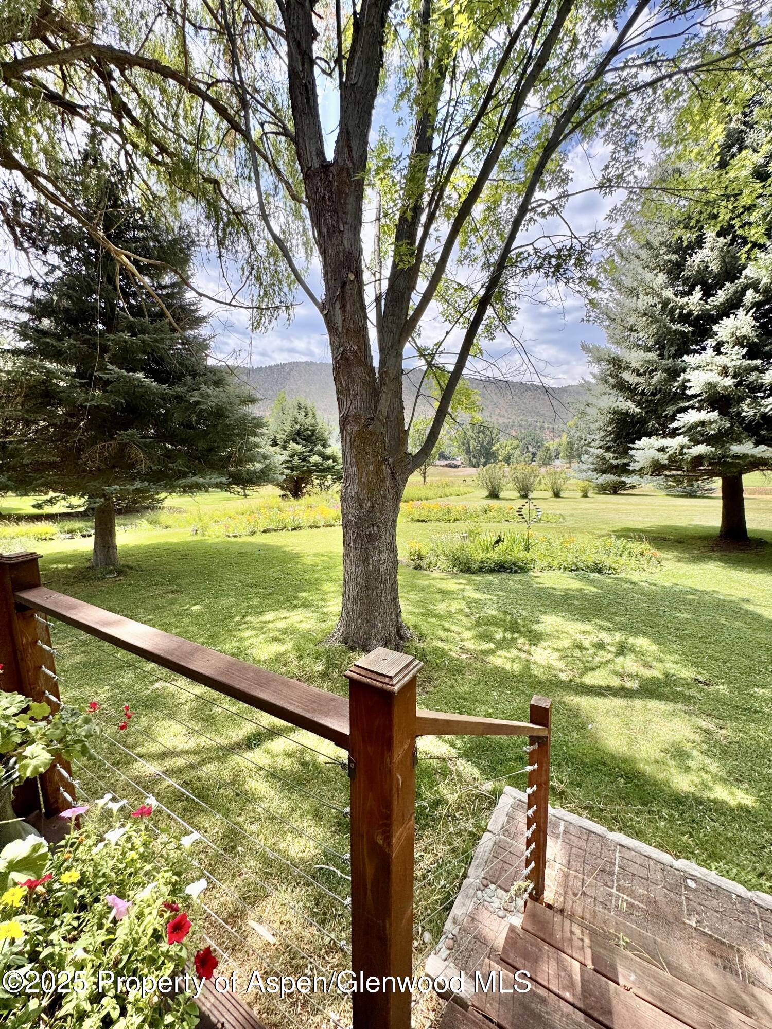 283 MEADOW Lane