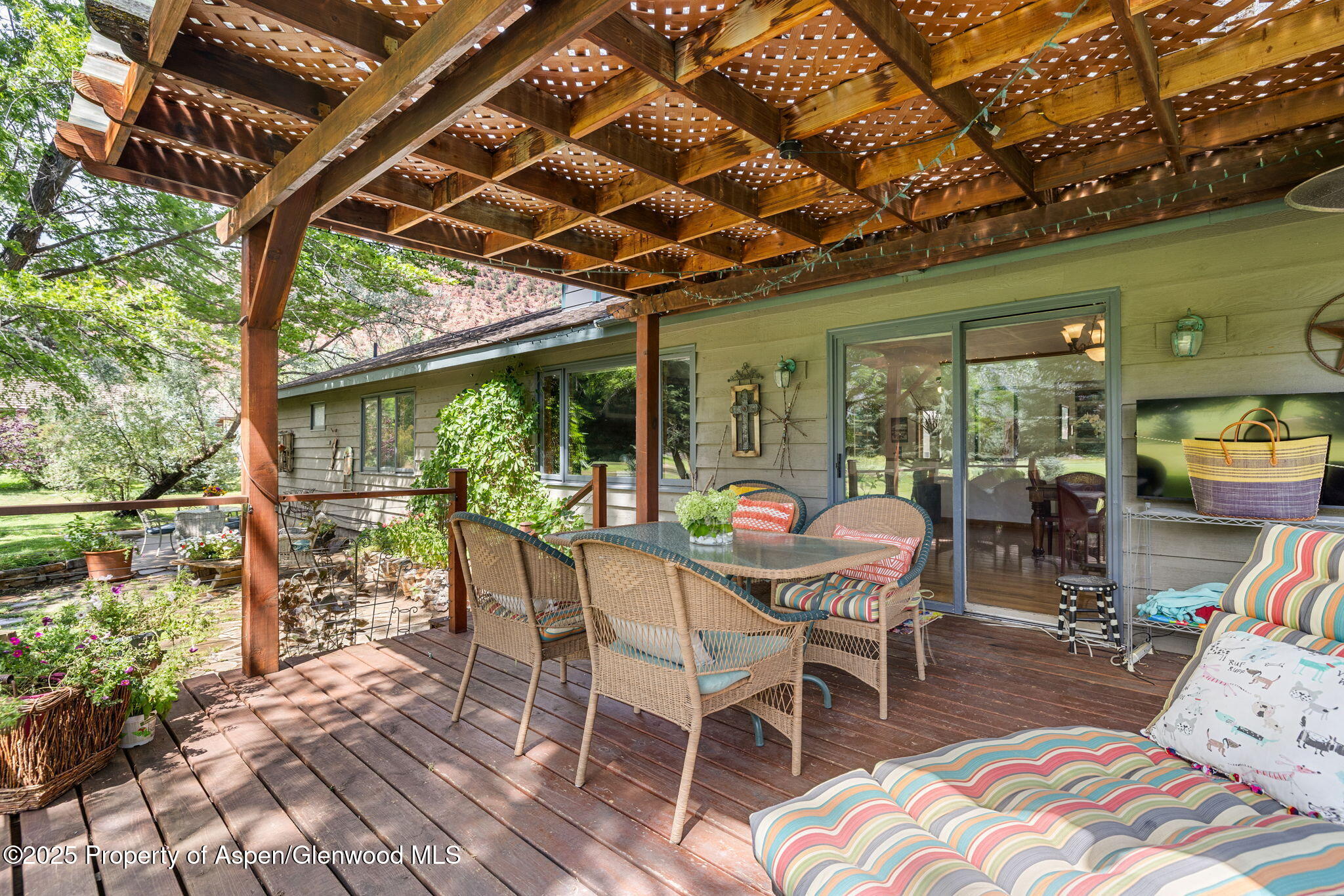 283 MEADOW Lane