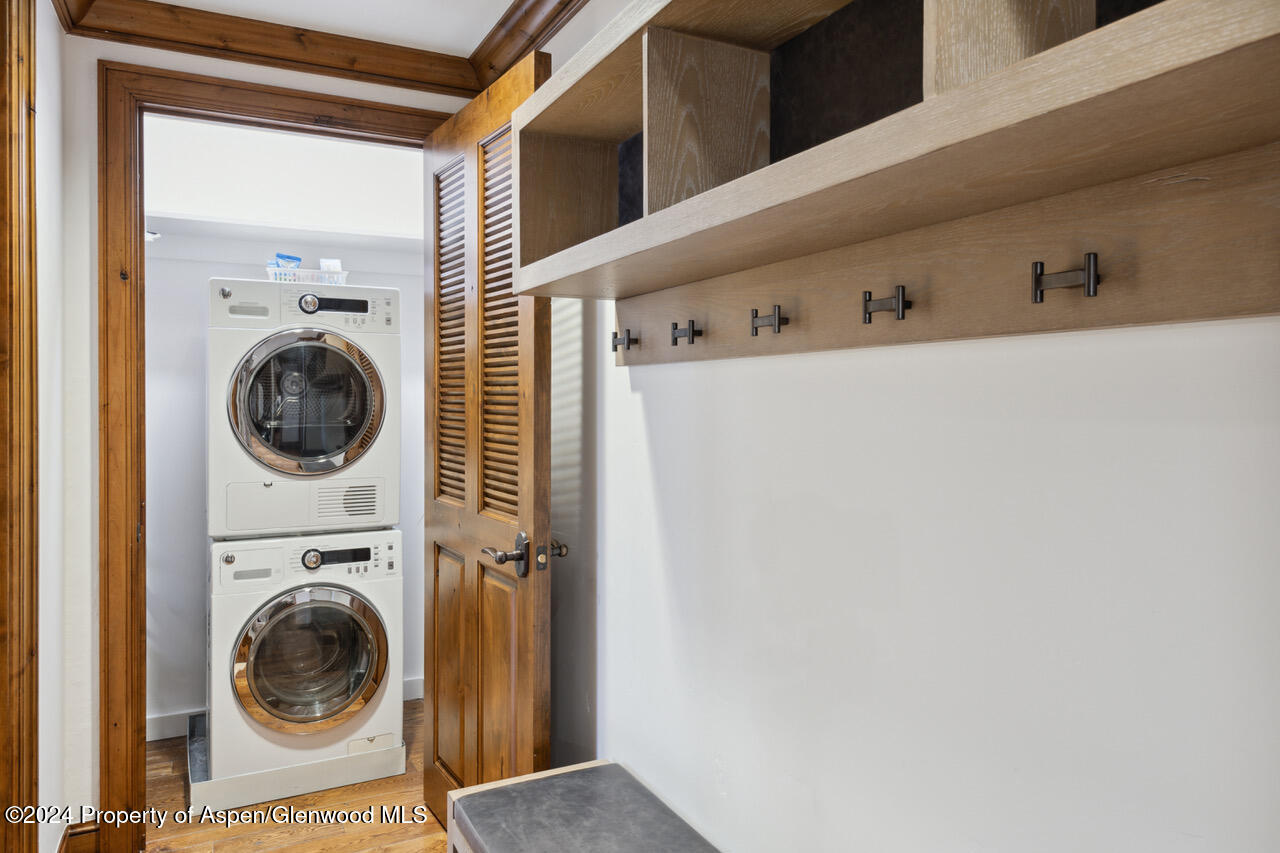 415 E Dean St., Unit 16, Week 9