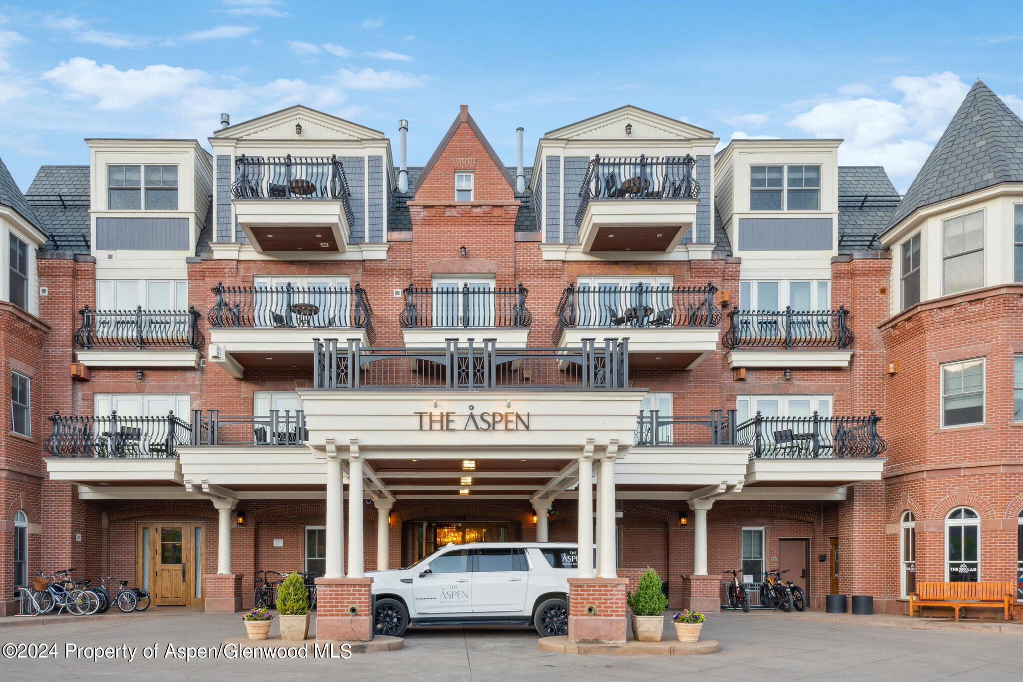 415 E Dean St., Unit 16, Week 9
