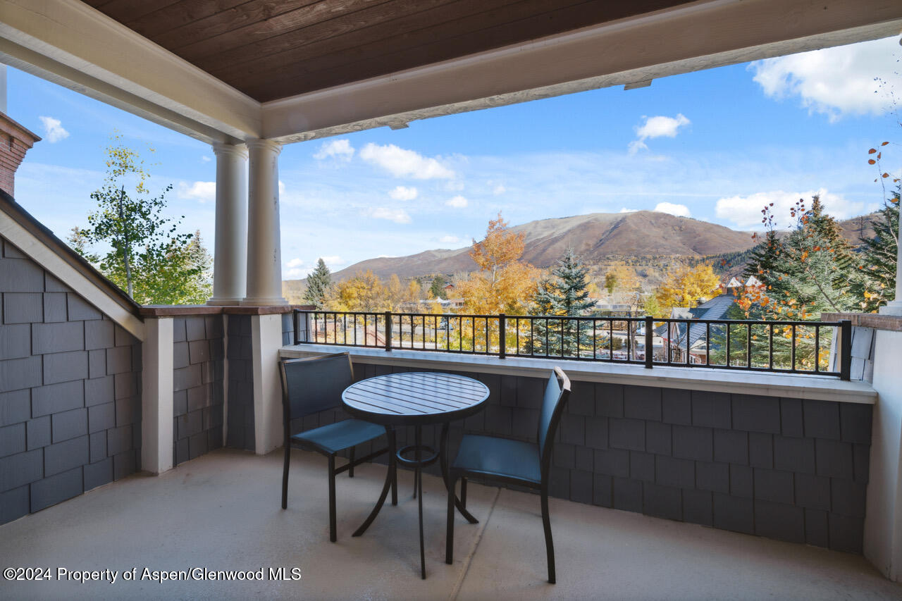 415 E Dean St., Unit 16, Week 9