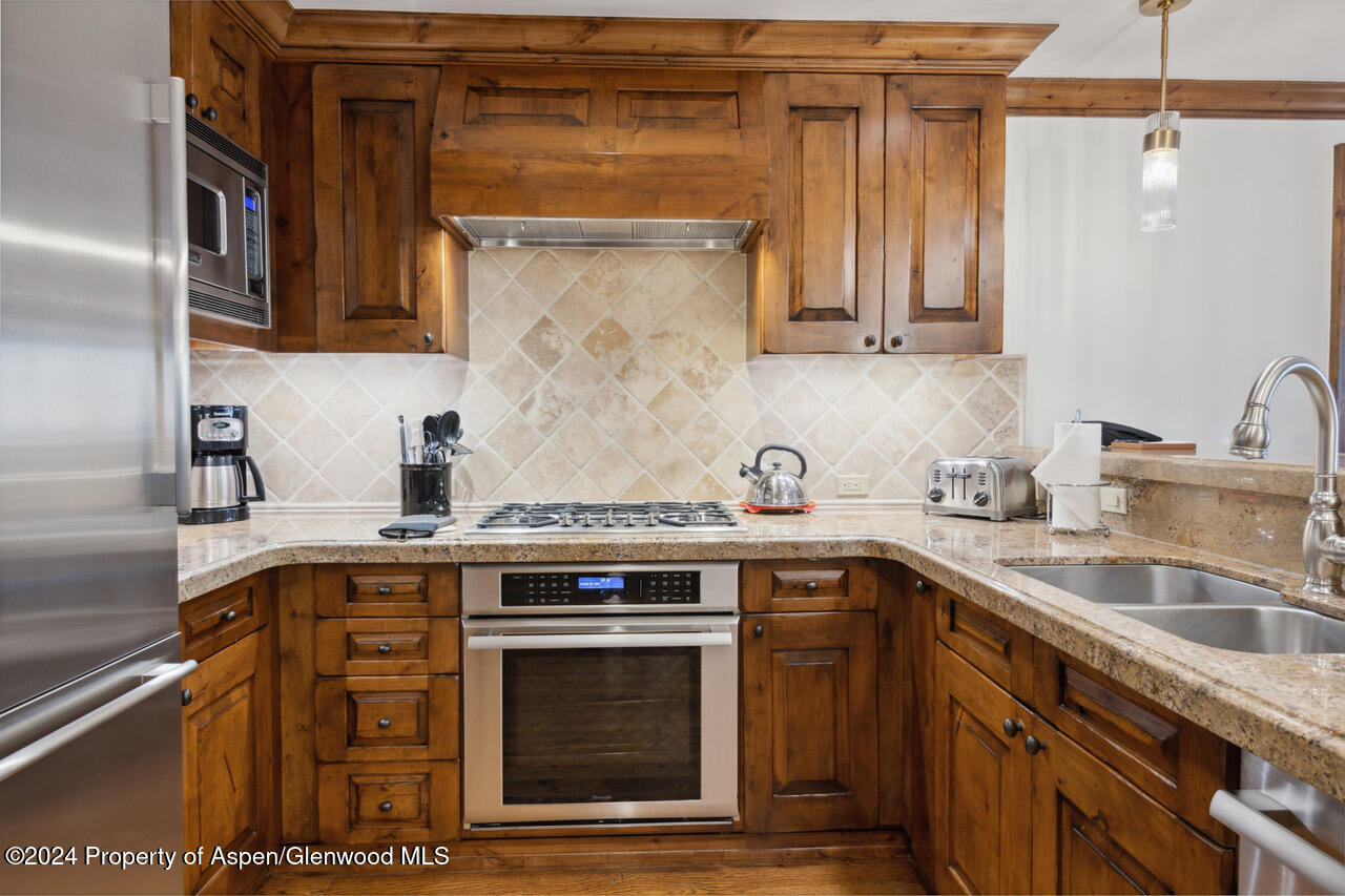 415 E Dean St., Unit 16, Week 9